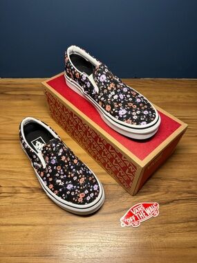 Vans Floral Slip-On Sneakers 🌸